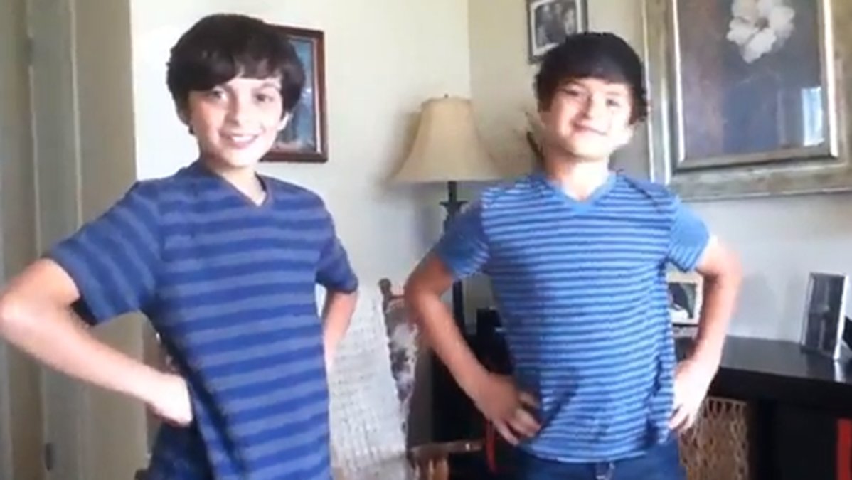 Isaac and Ian Roney bjuder på en Justin Bieber-låt.